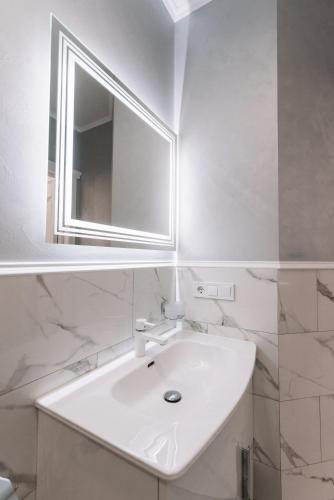 Royal Tower Vip Smart Apartments 1