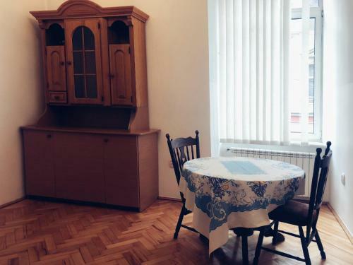 Apartment With Bathroom In Svobody Avenue