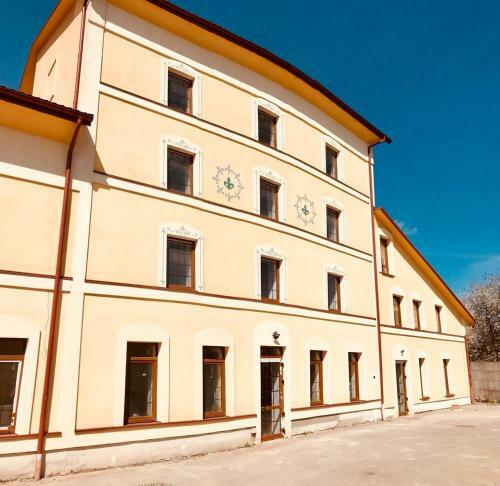 Coin Hotel
