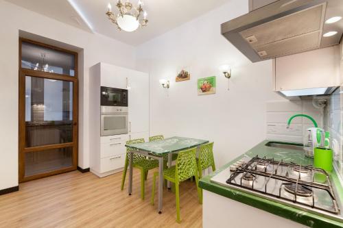 Apartment On Doroshenka 38