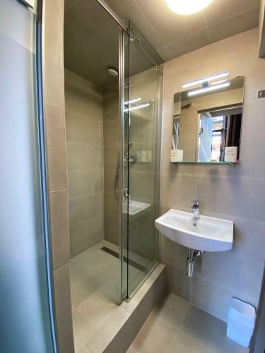 Lift Hotel Boutiqe