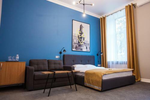 E4 Hotel