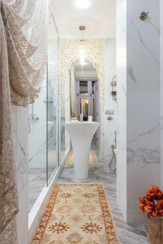 Mr Grey Boutique Hotel