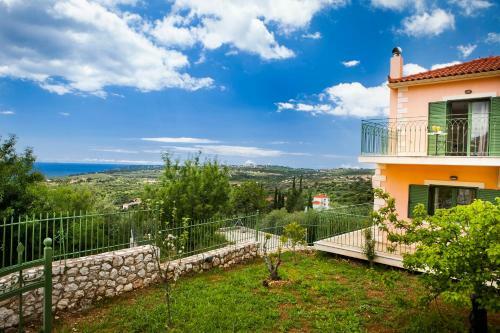 Trapezaki Captains Villa