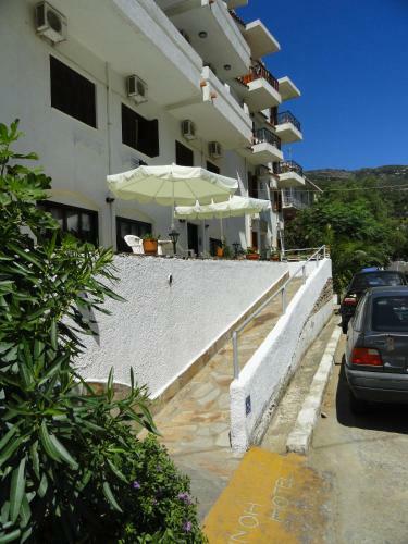 Hostal Oinoi Hotel