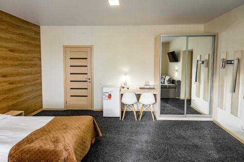 Rooms Hotel