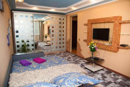 Semi-luxury Apartment On Stalevarov 28a