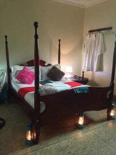 Hostal Car-net Guest House