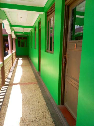 Hostal Car-net Guest House