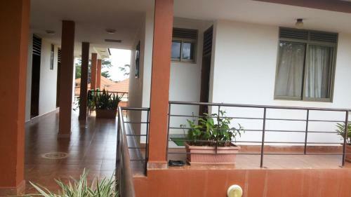 St Lira Hotel