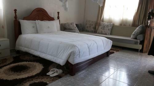St Lira Hotel