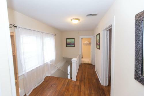 Birmingham Blazers Bungalow! 5 Mins From Uab! Sleeps 12! Pets Ok!
