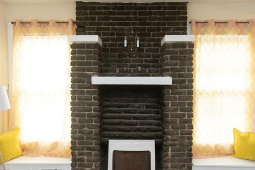 Birmingham Blazers Bungalow! 5 Mins From Uab! Sleeps 12! Pets Ok!