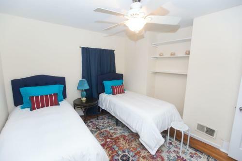 Birmingham Blazers Bungalow! 5 Mins From Uab! Sleeps 12! Pets Ok!