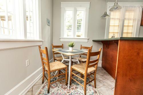 Trendy Lakeview Craftsman