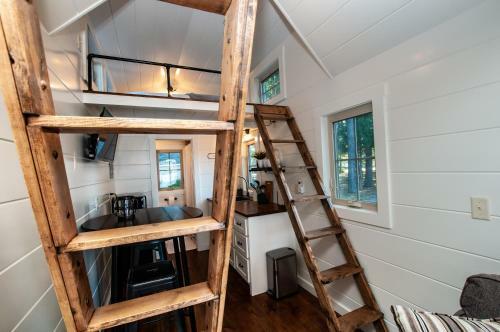 Windsor Cottage At River Rocks Landing Bungalow