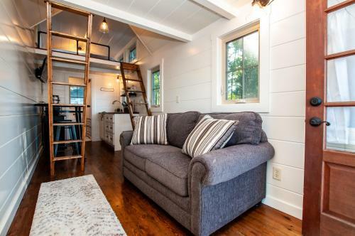 Windsor Cottage At River Rocks Landing Bungalow