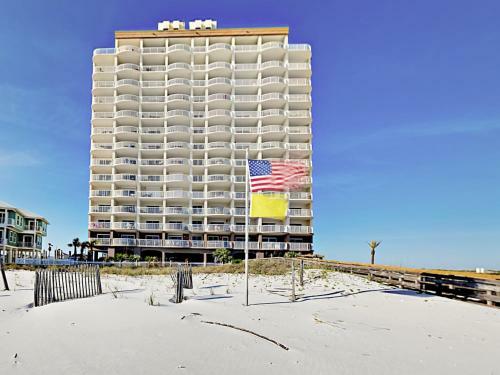 Apartamento 561 East Beach Blvd Condo Unit 208