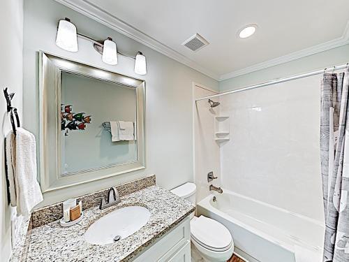 Apartamento New Listing! Remodeled Beach Retreat With 2 Units Duplex