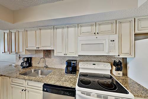 Apartamento Beachfront Corner Unit All-suite Retreat With Pools Condo