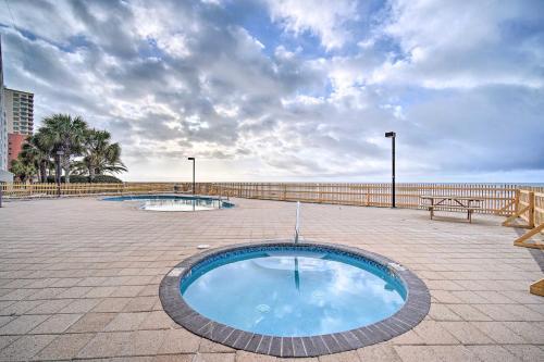 Apartamento Cozy Beachfront Escape With Pool And Gulf Access!