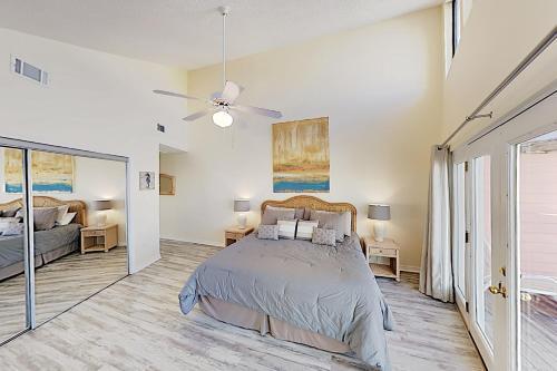 1233 W Lagoon Avenue Townhouse Unit A
