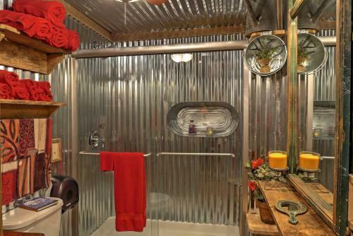 Charming Tree House Cottage On Lookout Mountain!