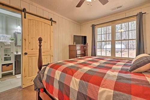 Peaceful Family Cabin On 10 Acres With Game Room!