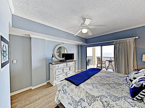 Apartamento New Listing! Beachfront Corner-unit With Pools Condo