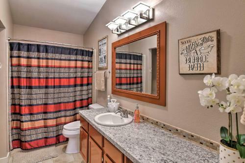 Anchorage House With Private Deck, 8 Mi To Downtown!