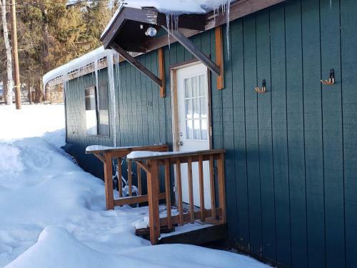 Gwin's Lodge & Roadhouse