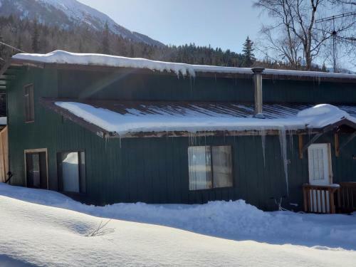 Gwin's Lodge & Roadhouse