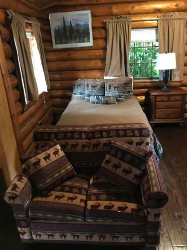 Gwin's Lodge & Roadhouse