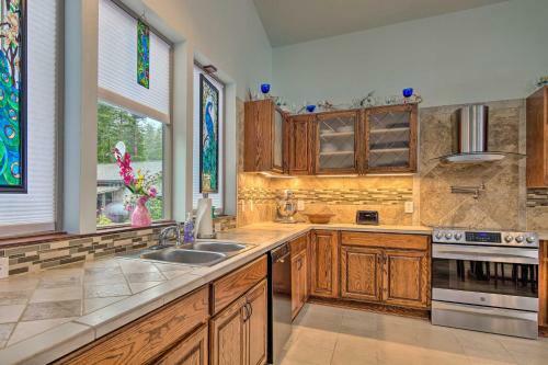Waterfront House With Glacial Views - Near Downtown!