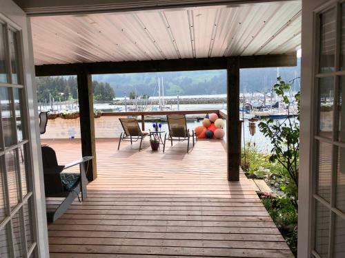 Asta Waterfront Suite