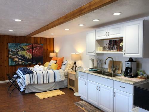 Asta Waterfront Suite