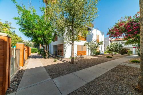 41a Modern Large Studio Condo W Heated Pool