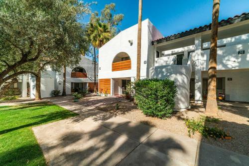 41b - Casa Grande Modern 1bd Condo Heated Pool