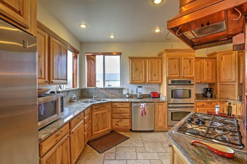 Flagstaff Home With Mtn Views, 5 Mins To Snowbowl!