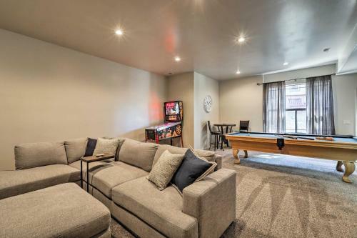 Flagstaff Home With Decks, Patio And Forest View!
