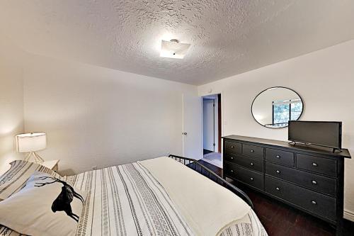 Aspen Valley Gem With Fireplaces & Balcony Home