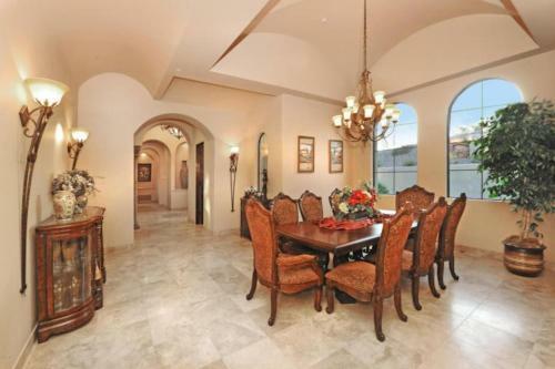 Tuscan Beauty With Incredible Views!
