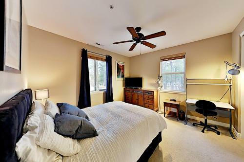 End-unit Townhome - Sauna, Office - Near Skiing Townhouse