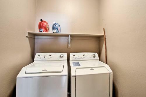 Spacious Gilbert Family Home With Yard - Dog Friendly