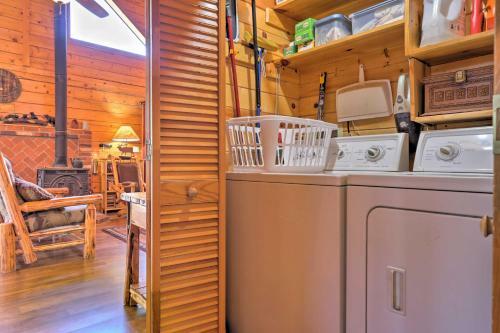 Charming Rustic Cabin In The Pines With Deck And Views!