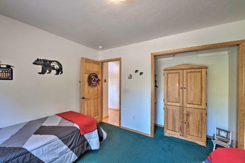 Pinetop Golf Course Home With Furnished Deck!
