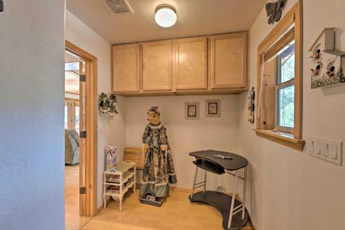 Pinetop Golf Course Home With Furnished Deck!