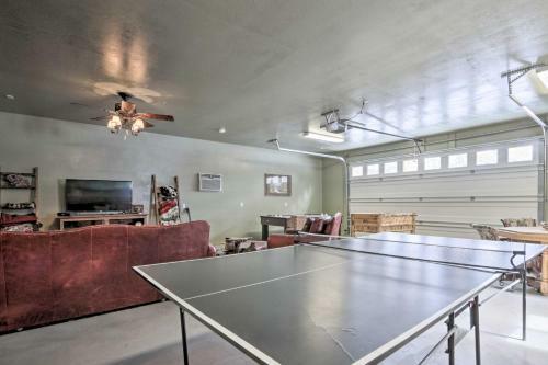 Cozy National Forest Escape With Porch And Games!