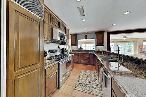 Fountain Hills Oasis With Mountain Views & Pool! Home