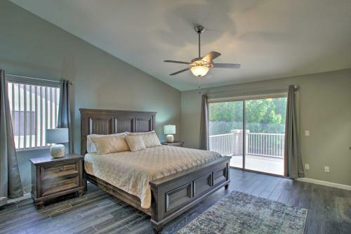 Spacious Goodyear Retreat - Walk To Wigwam!